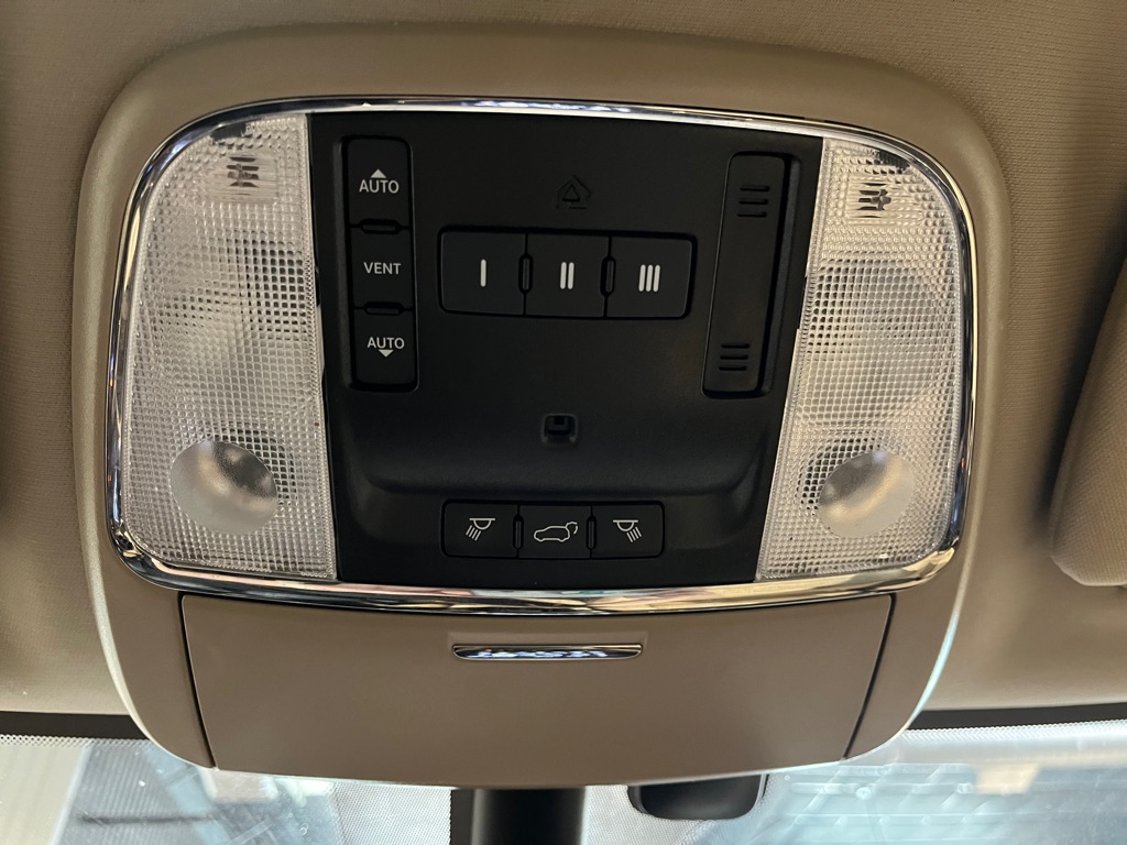 Vehicle image 23 of 33