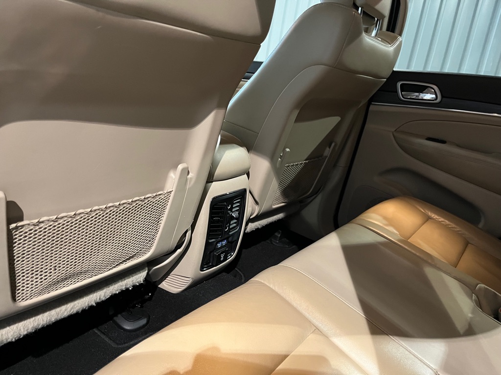 Vehicle image 26 of 33