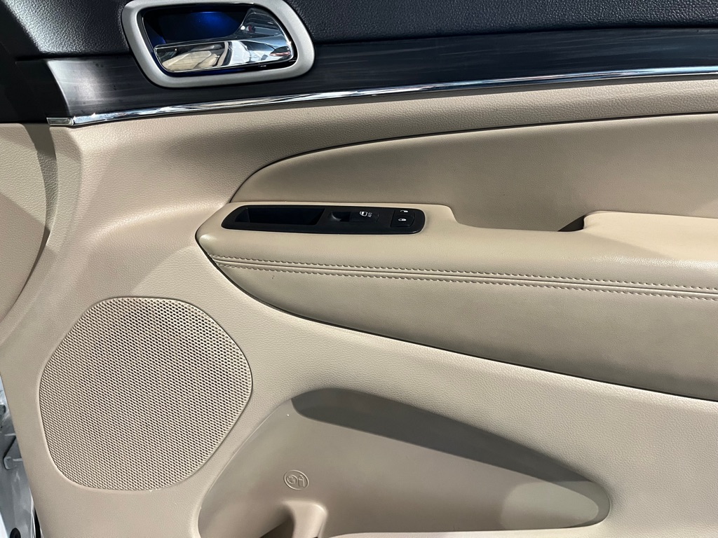 Vehicle image 13 of 33