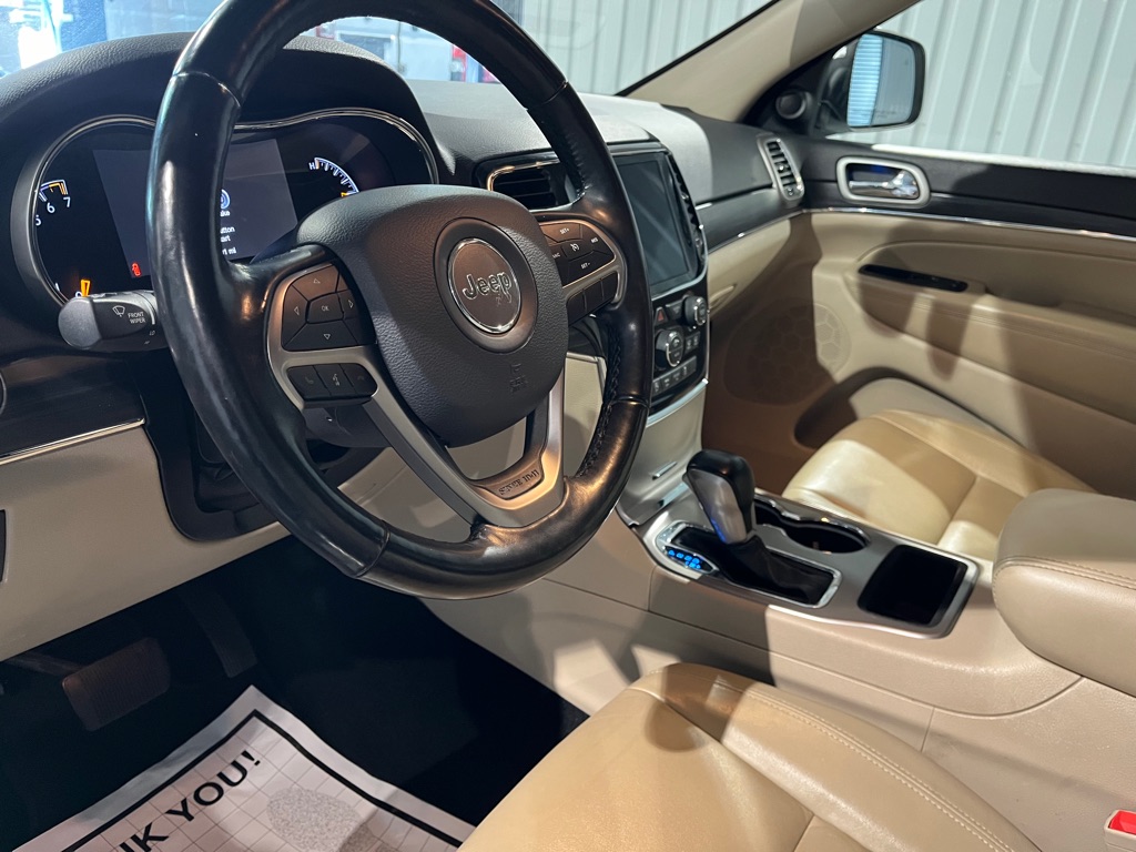 Vehicle image 10 of 33