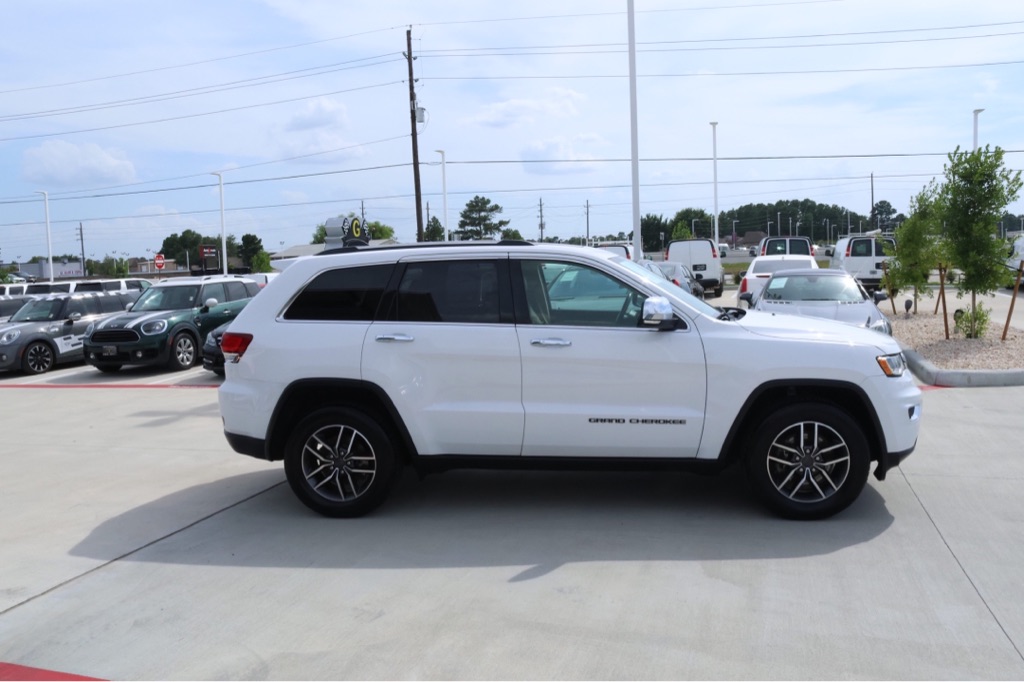 Vehicle image 4 of 33