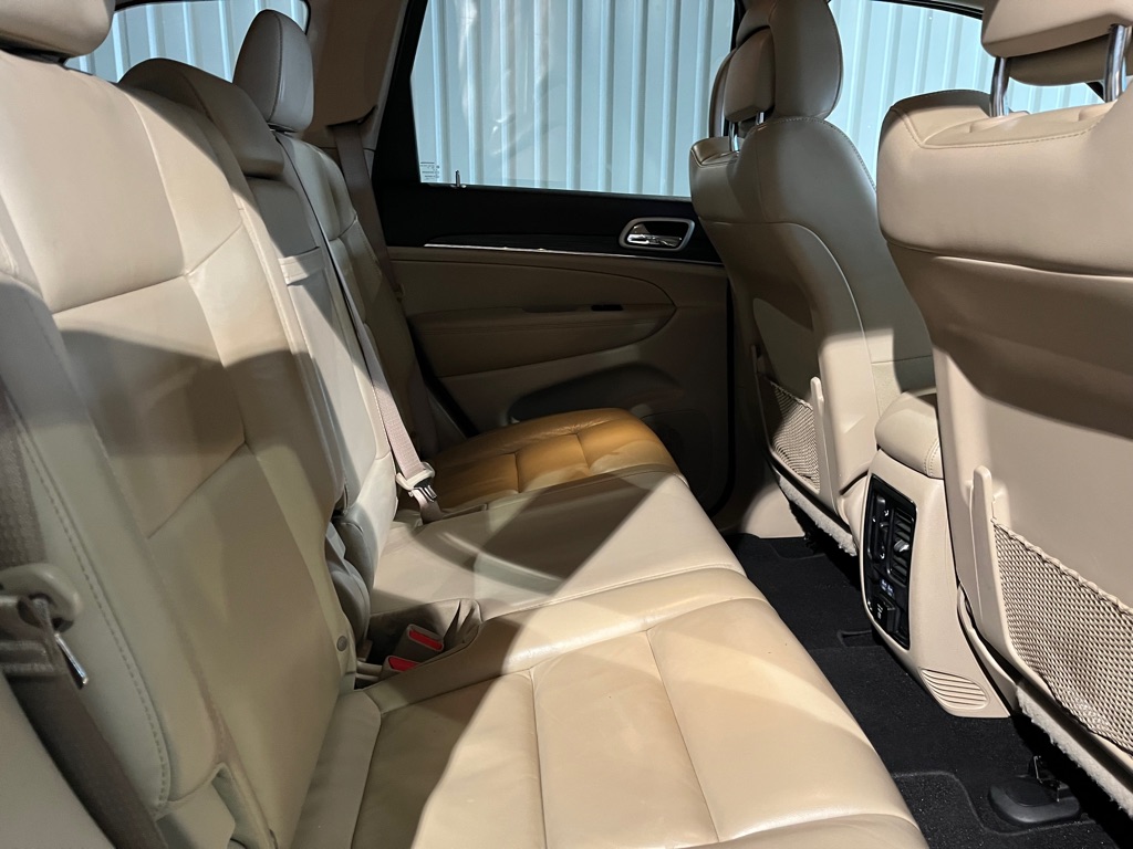 Vehicle image 16 of 33