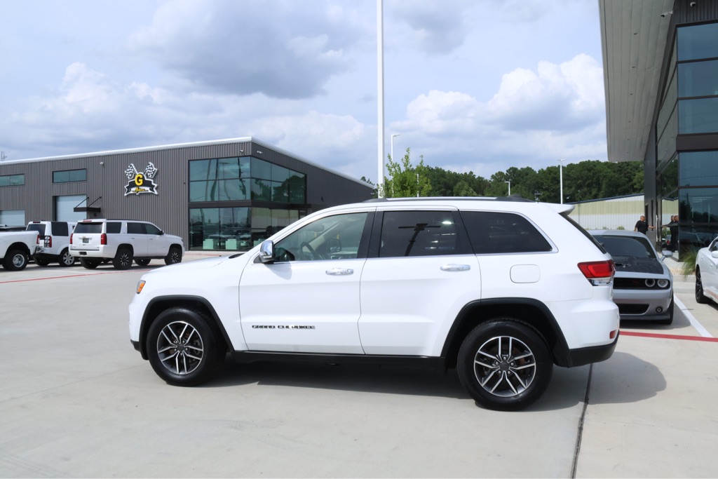 Vehicle image 7 of 33