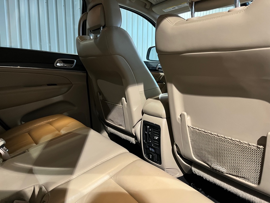 Vehicle image 18 of 33