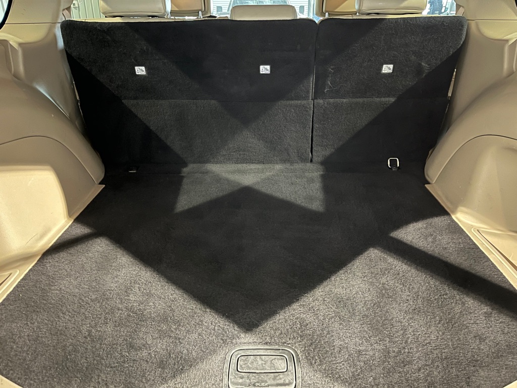 Vehicle image 19 of 33