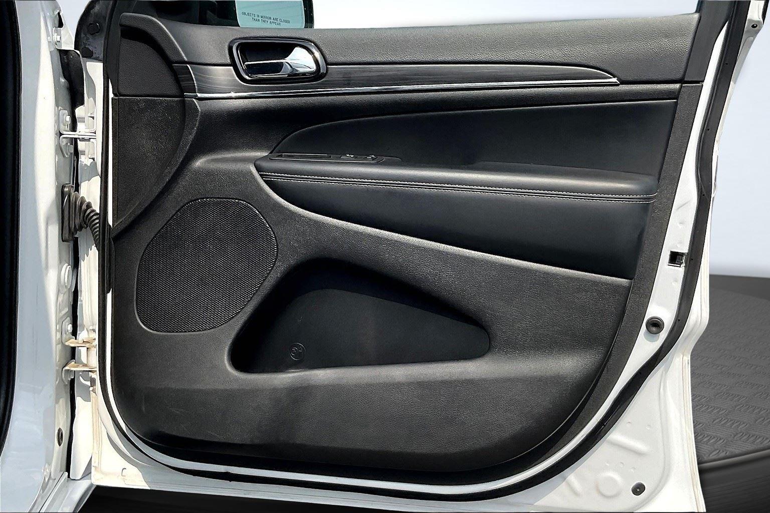 Vehicle image 24 of 36