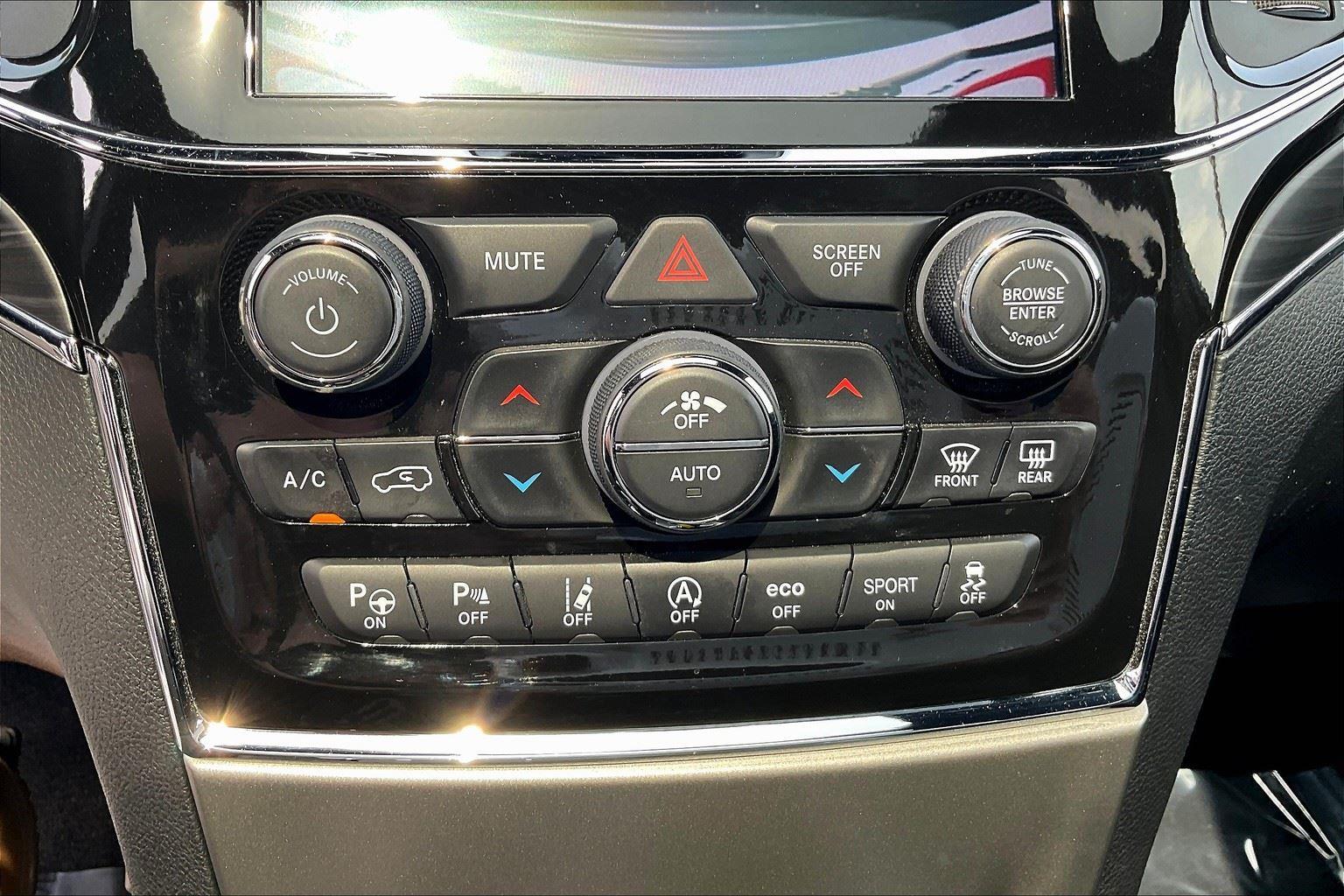 Vehicle image 21 of 36