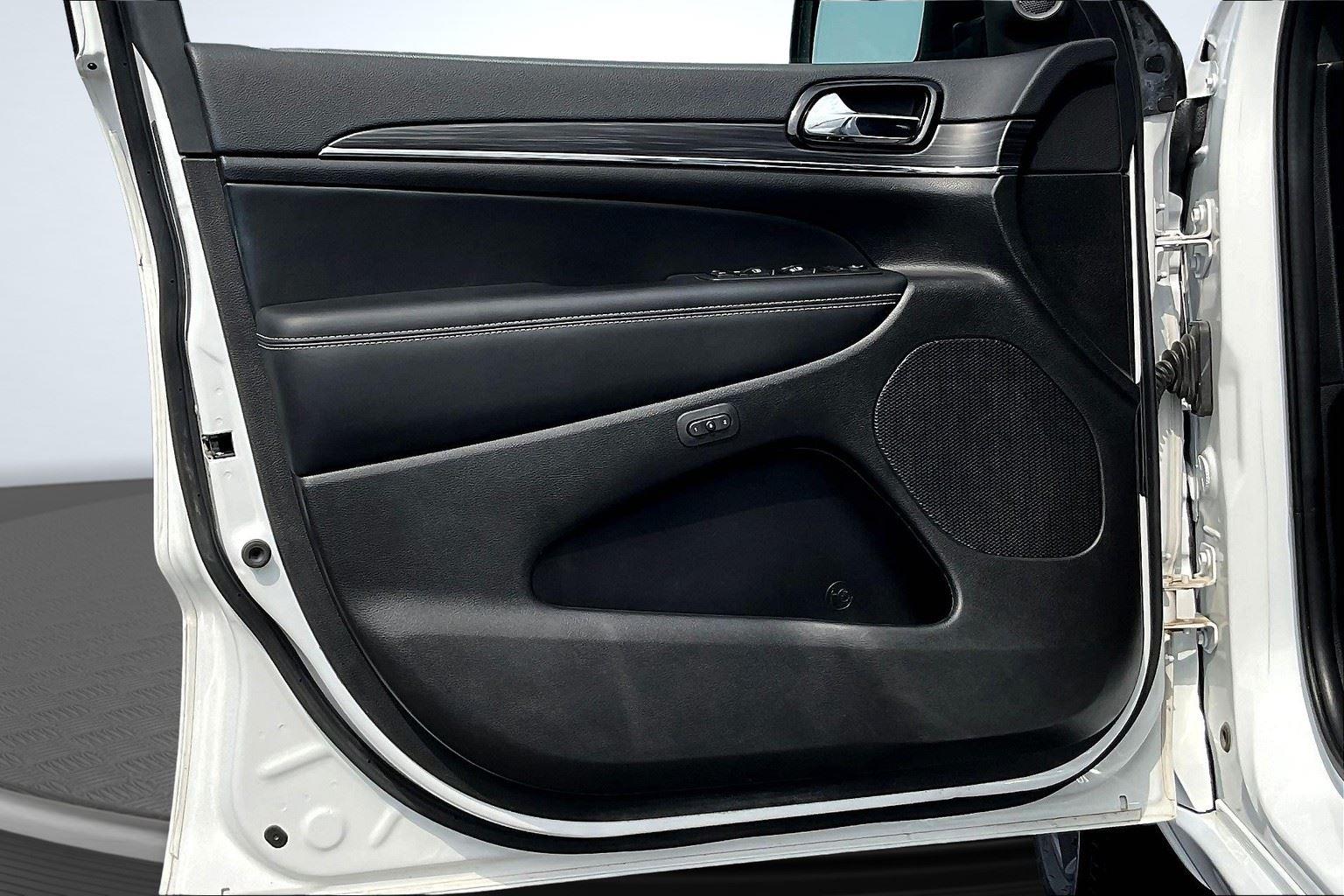 Vehicle image 23 of 36