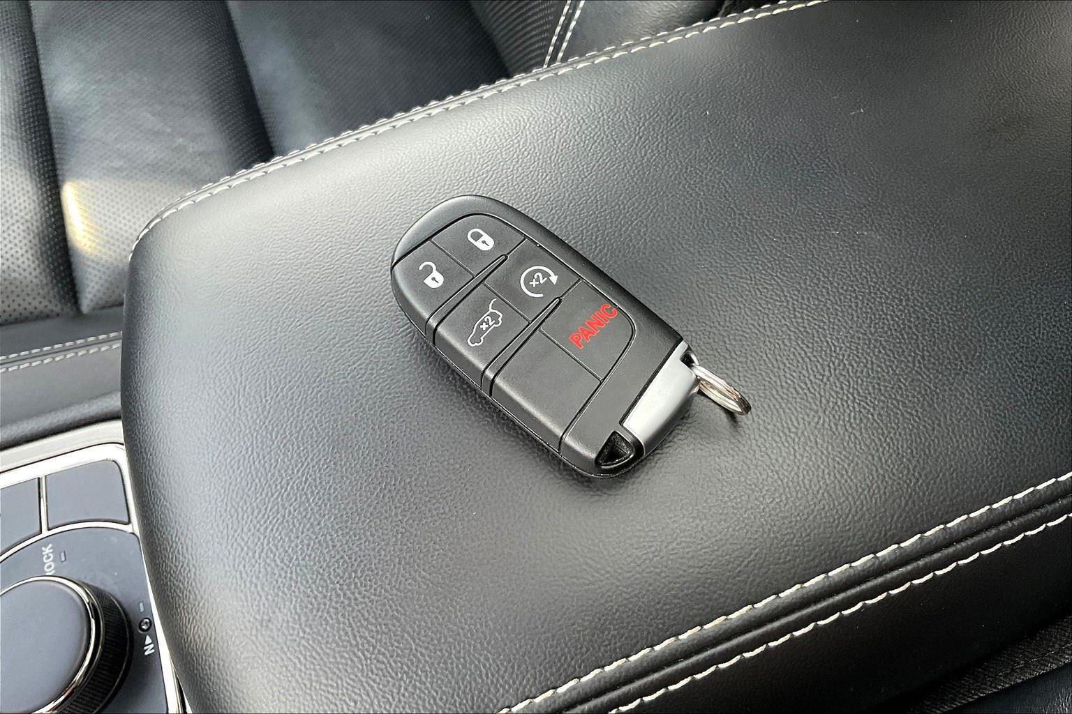 Vehicle image 27 of 36