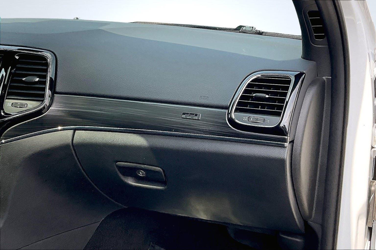 Vehicle image 34 of 36