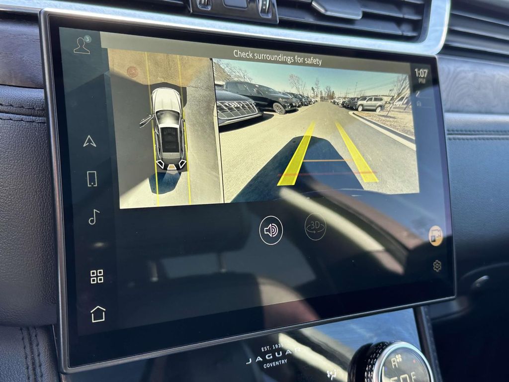 Vehicle image 17 of 26
