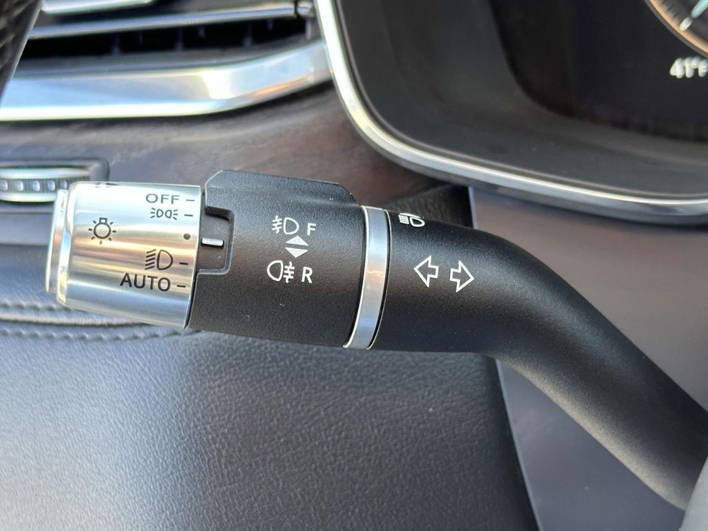 Vehicle image 21 of 26