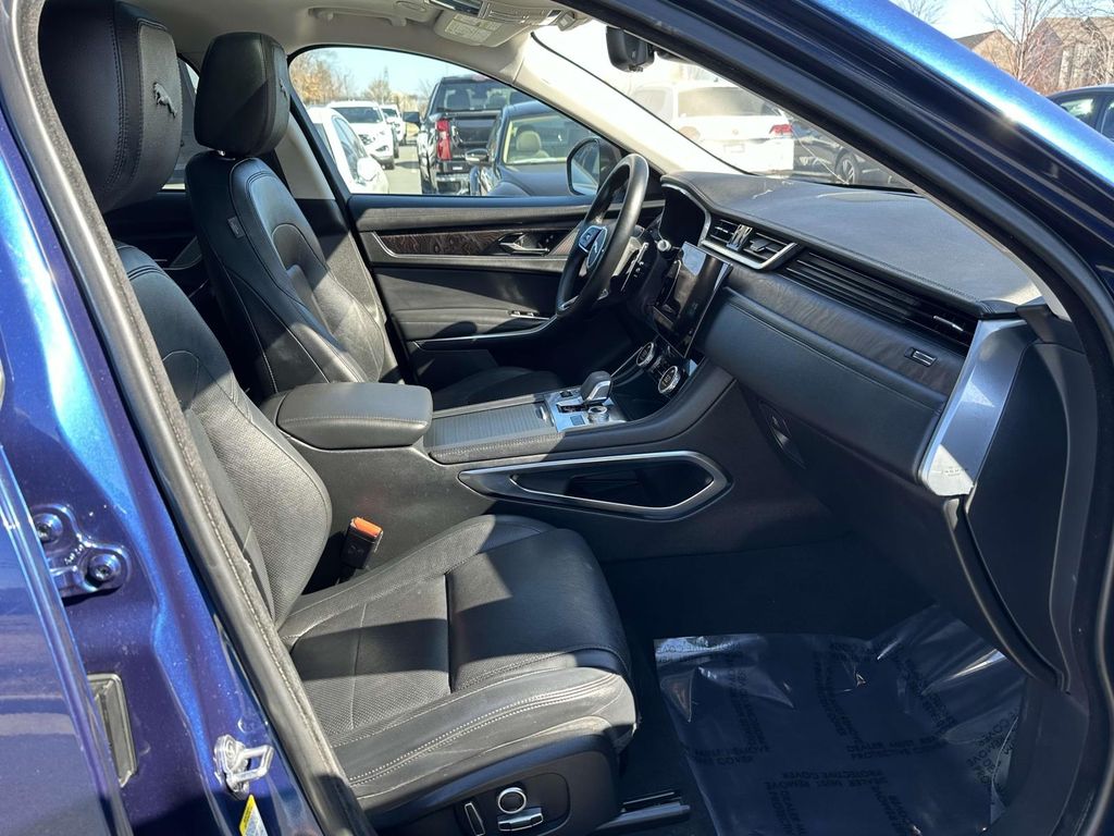 Vehicle image 11 of 26