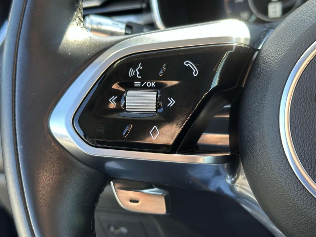Vehicle image 25 of 26