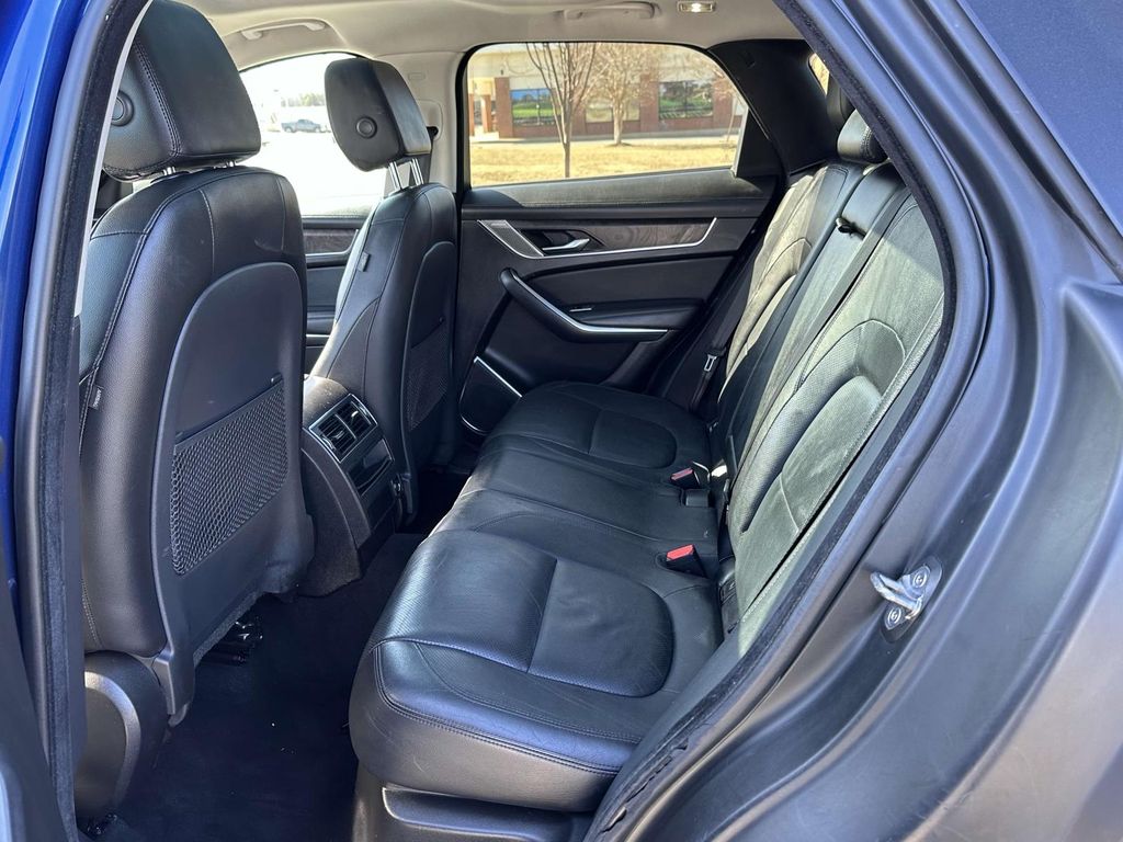 Vehicle image 10 of 26
