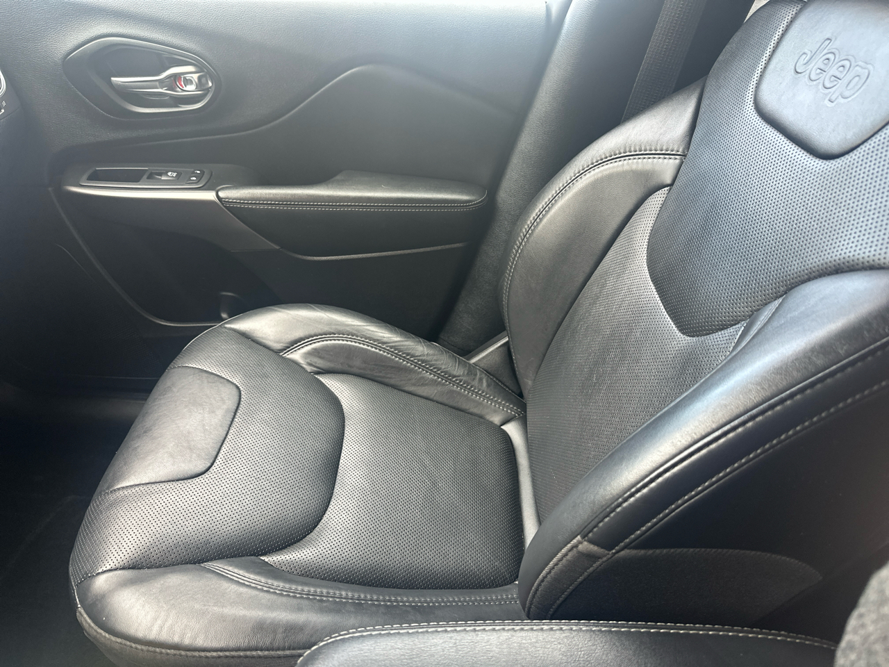 2021 Jeep Cherokee Latitude Lux Image 32 of 67