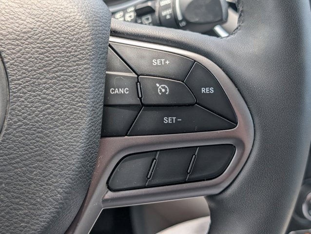 Vehicle image 19 of 26