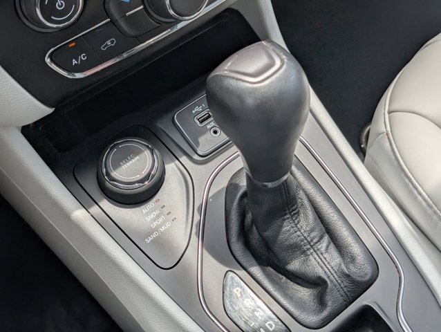 Vehicle image 17 of 26