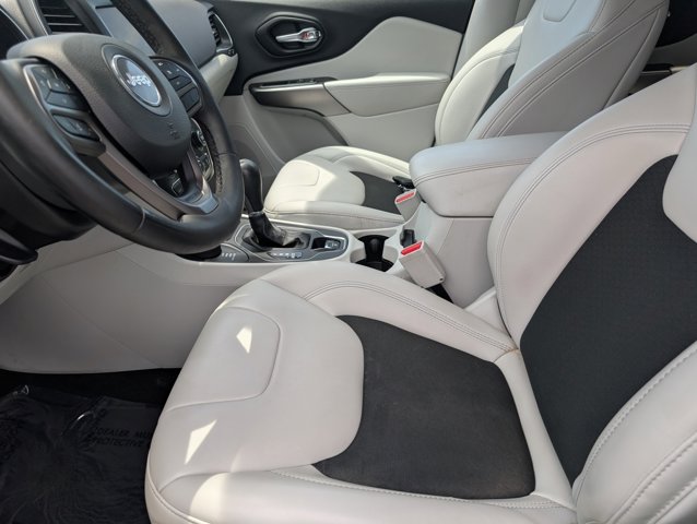 Vehicle image 18 of 26