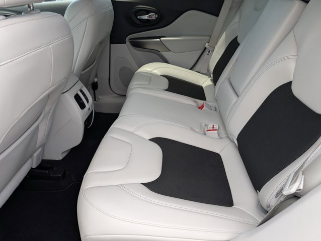 Vehicle image 11 of 26