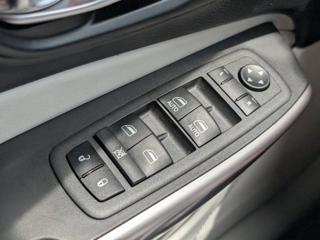Vehicle image 23 of 26