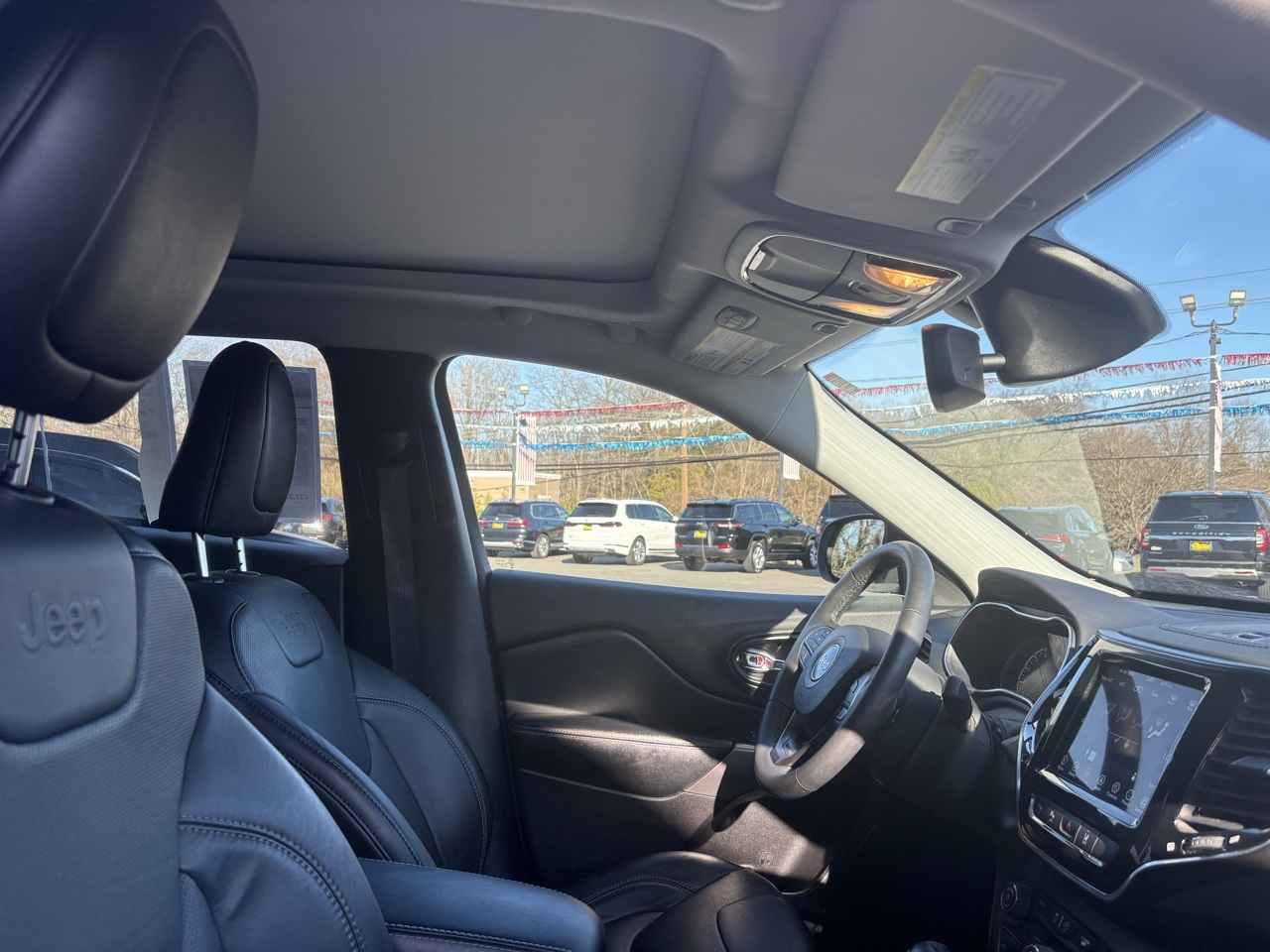 Vehicle image 17 of 20