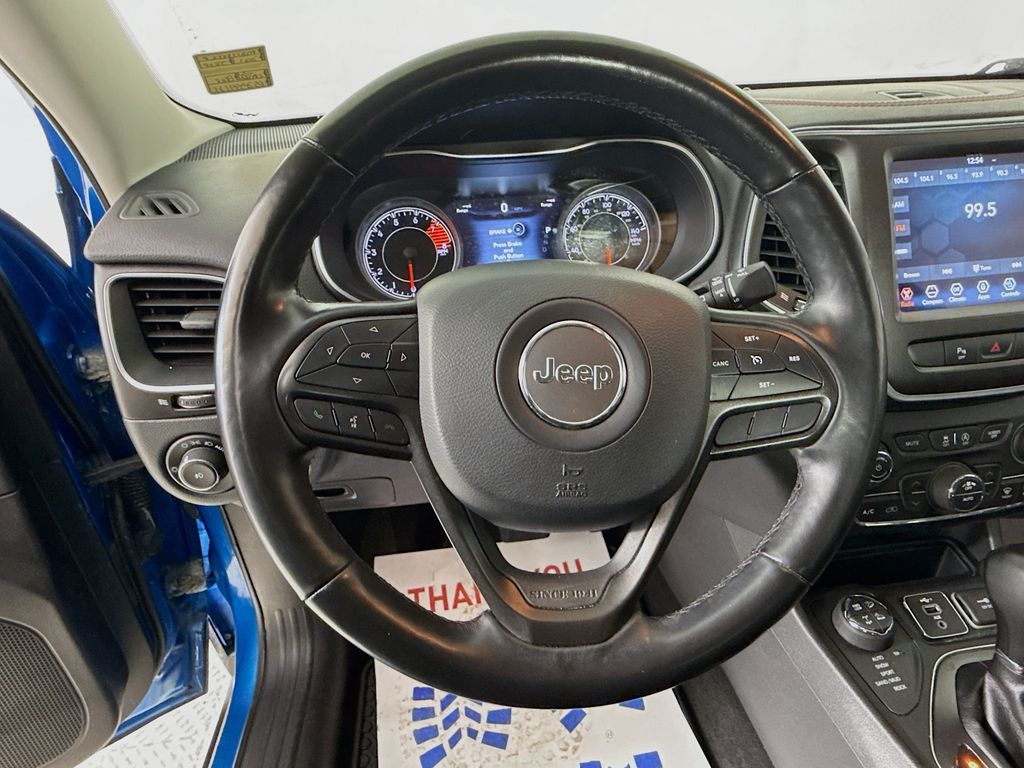 Vehicle image 11 of 30