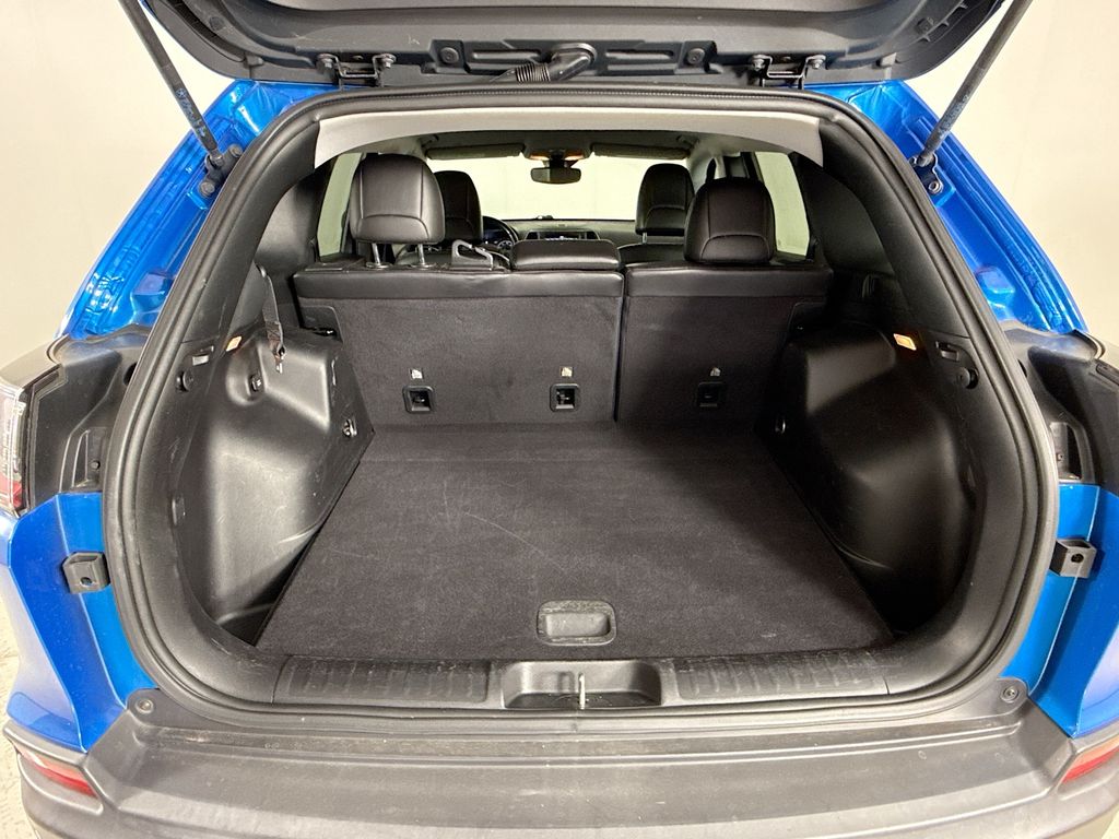 Vehicle image 25 of 30