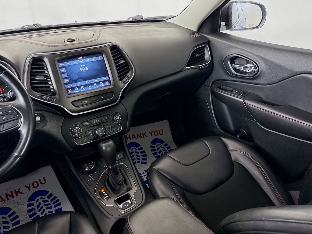 Vehicle image 23 of 30