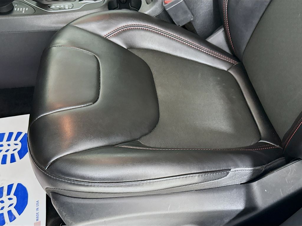 Vehicle image 19 of 30