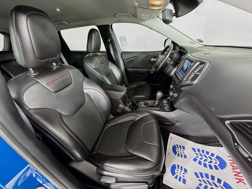 Vehicle image 27 of 30