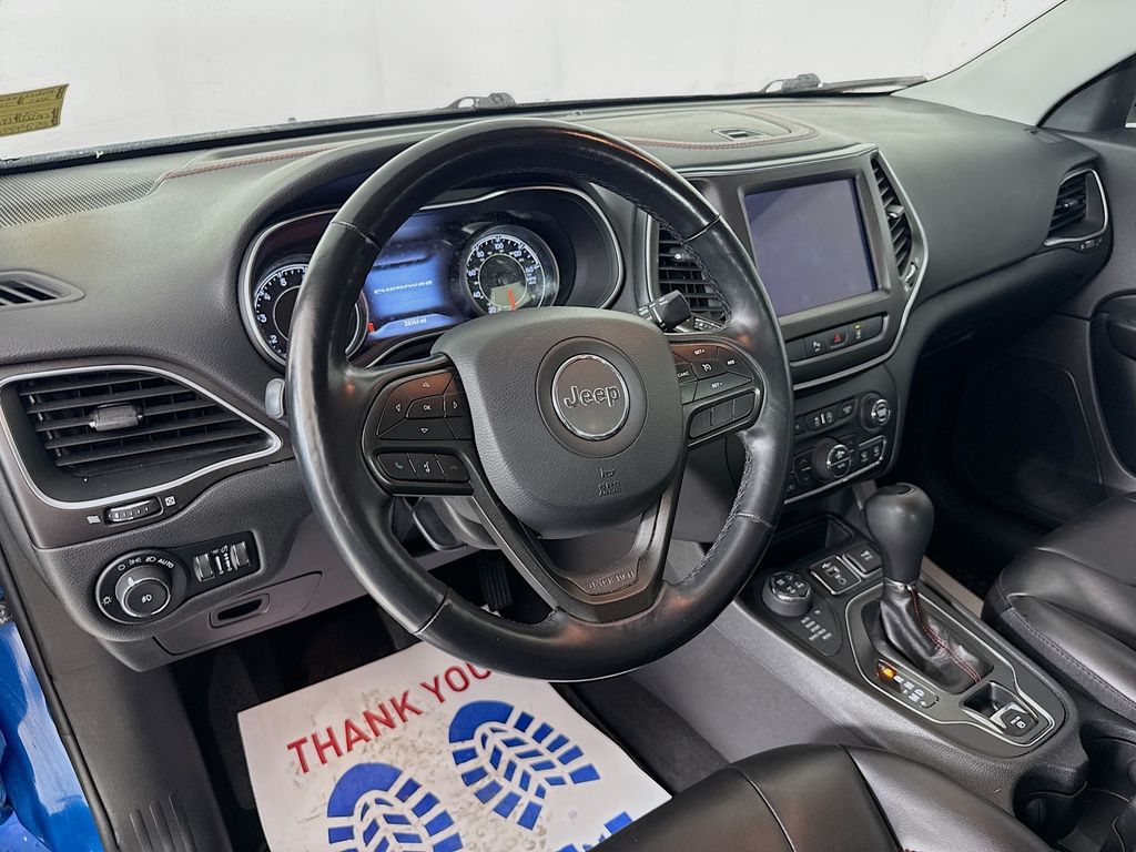 Vehicle image 9 of 30