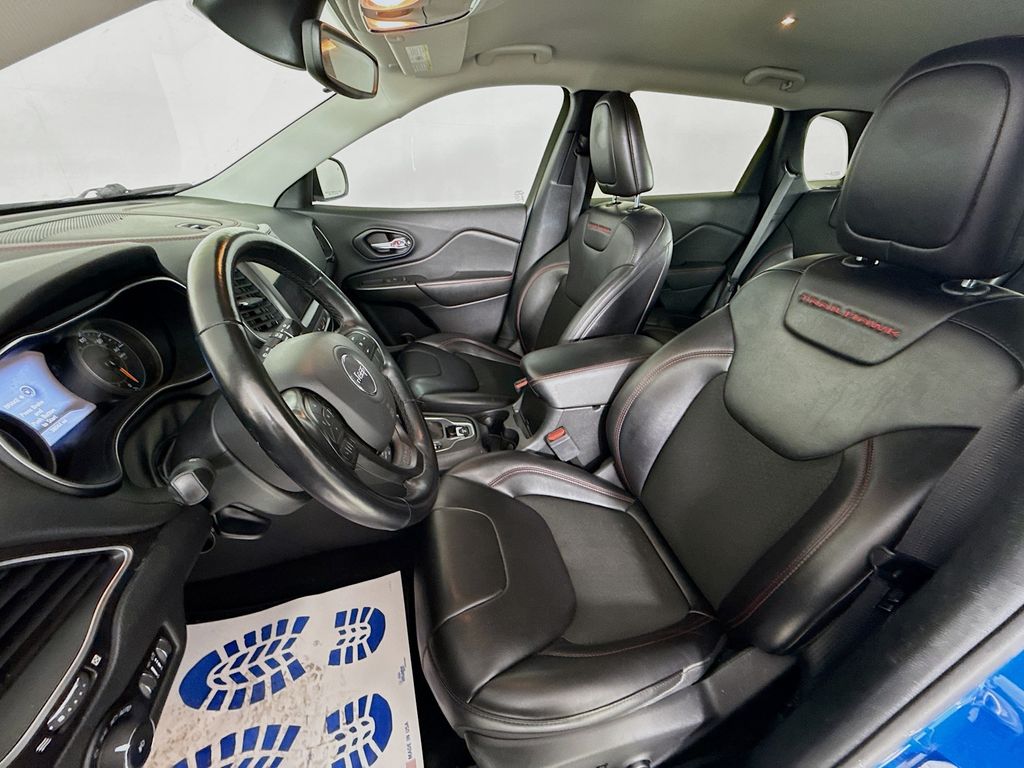 Vehicle image 21 of 30