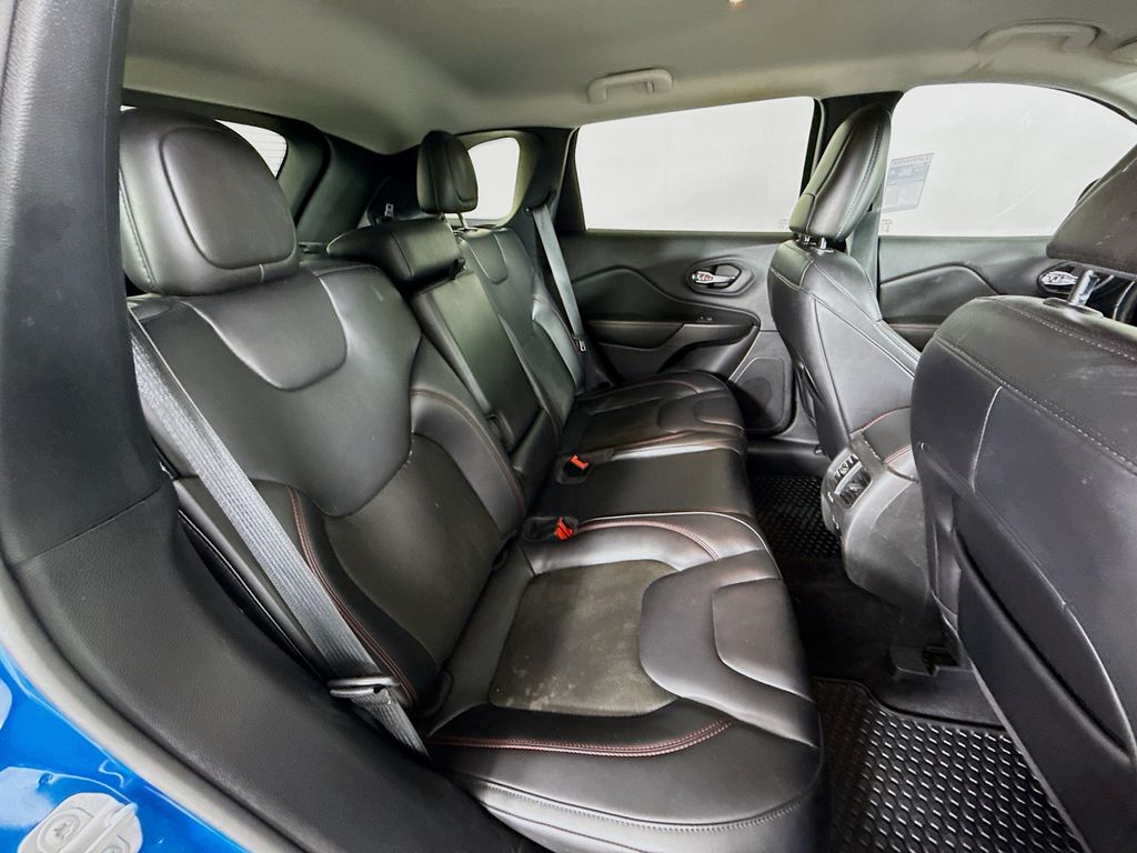 Vehicle image 26 of 30