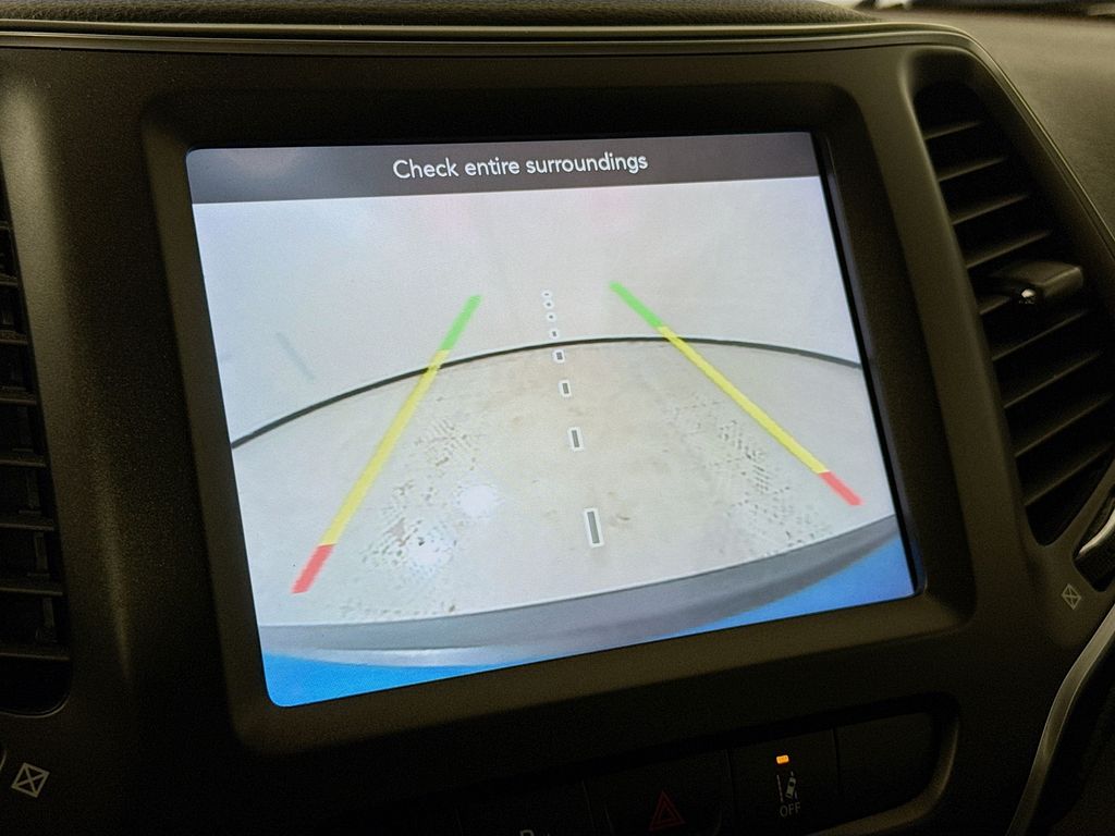Vehicle image 14 of 30