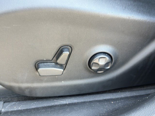Vehicle image 24 of 32