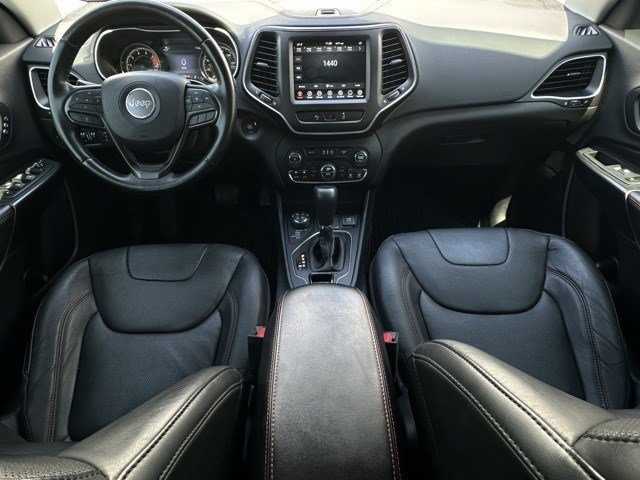 Vehicle image 10 of 32