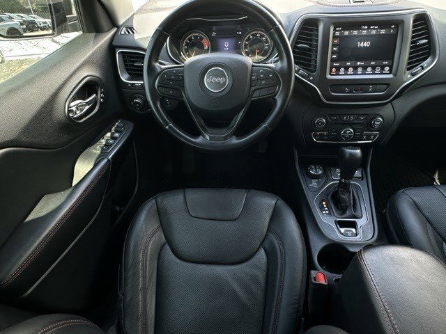 Vehicle image 11 of 32