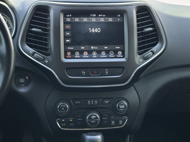 Vehicle image 15 of 32