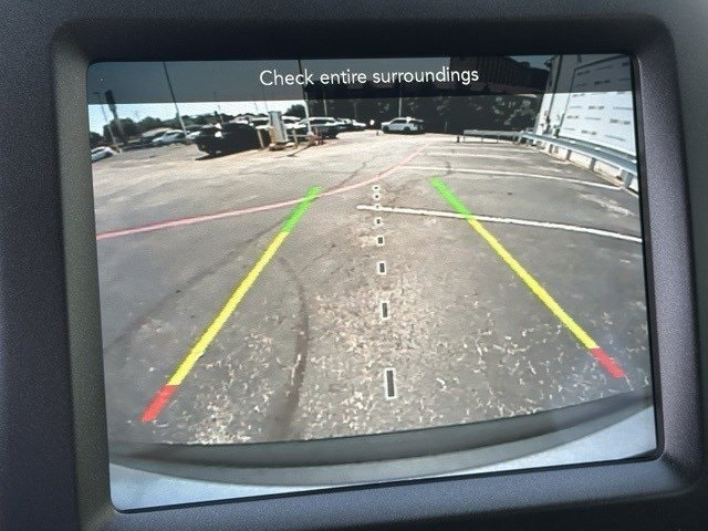 Vehicle image 17 of 32