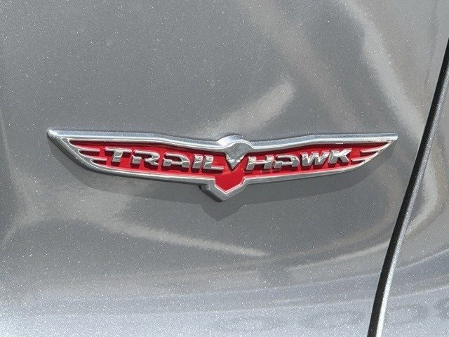 Vehicle image 8 of 32