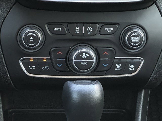 Vehicle image 18 of 32
