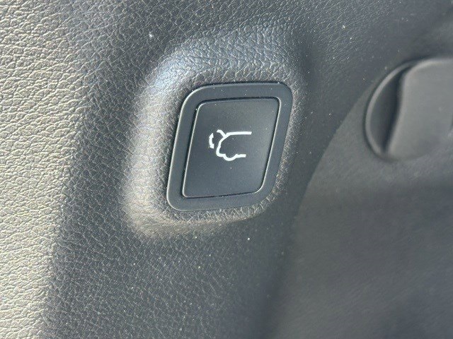 Vehicle image 29 of 32