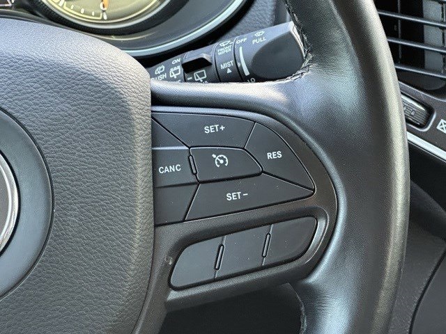 Vehicle image 13 of 32