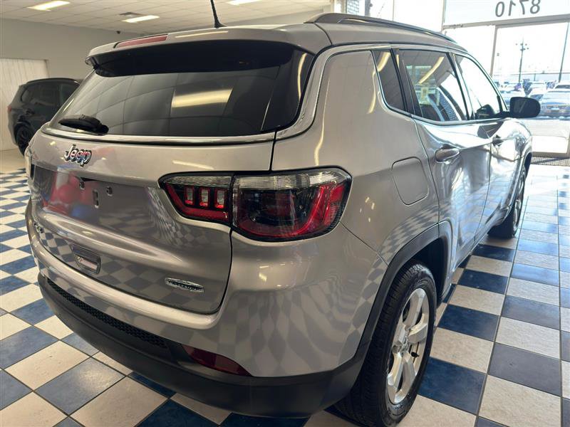 2021 Jeep Compass Latitude Image 2 of 31