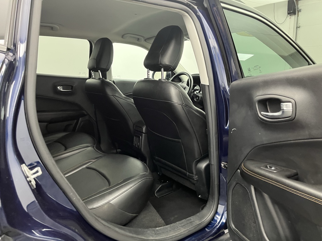 Vehicle image 23 of 34
