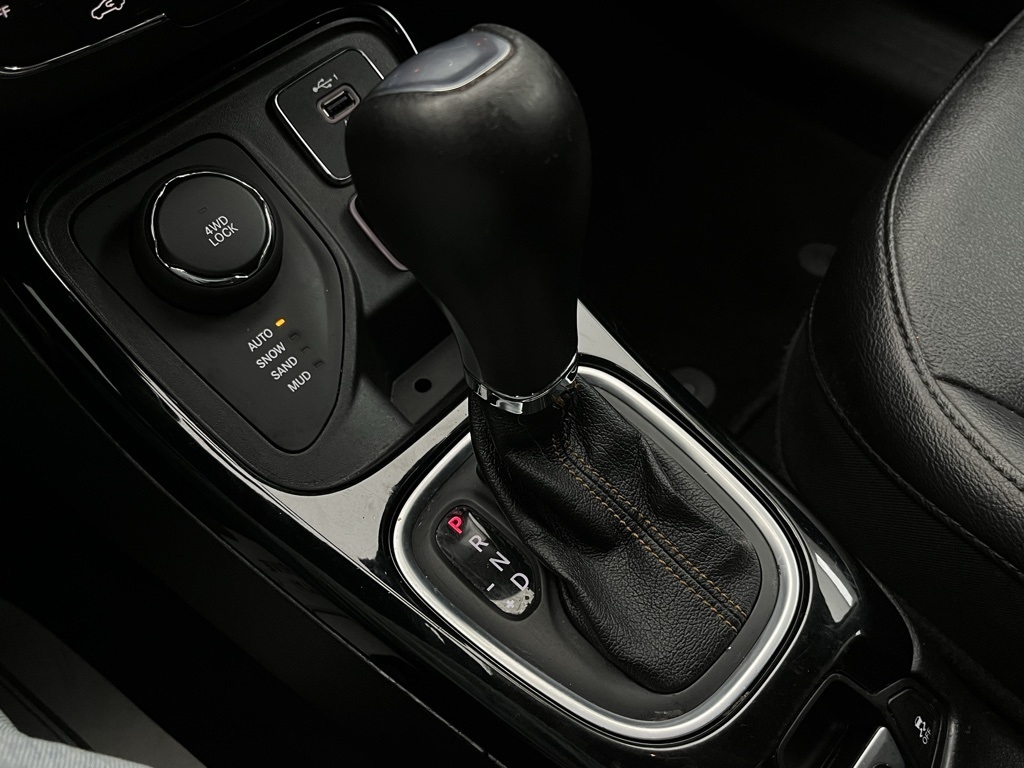 Vehicle image 32 of 34