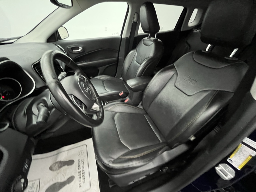 Vehicle image 19 of 34