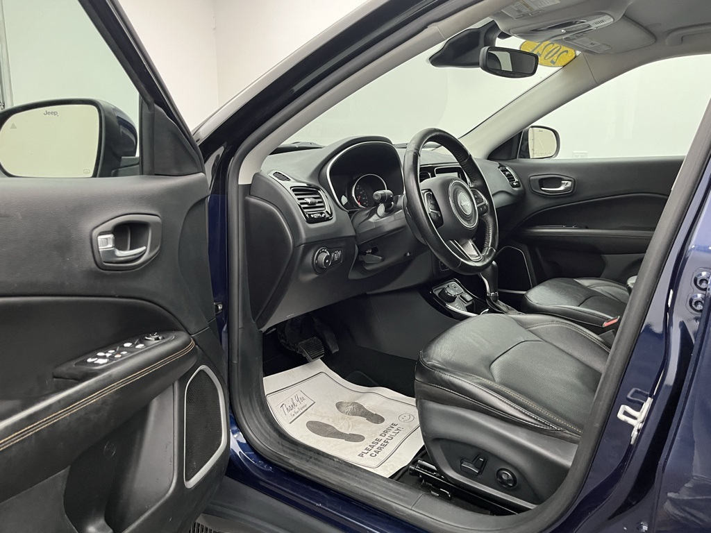 Vehicle image 17 of 34