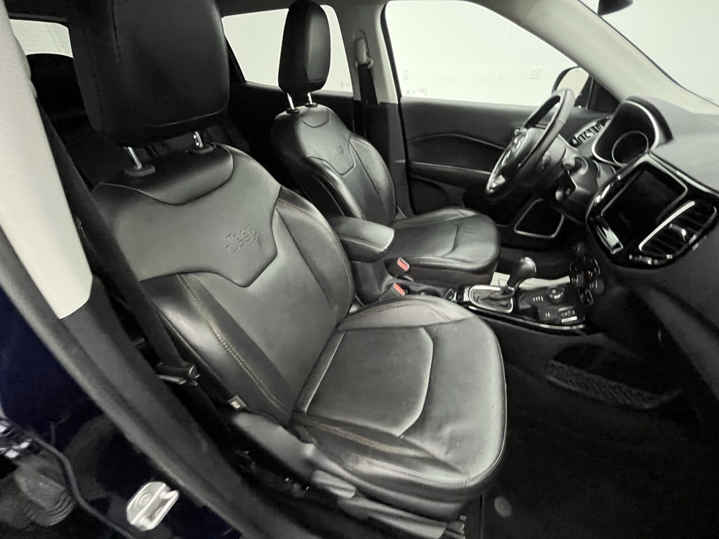 Vehicle image 22 of 34